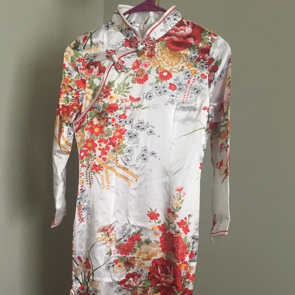 Dresses & Skirts - White Floral Satin Dress